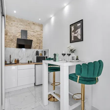 2 - Hyper Centre - Air-conditioned - Terrace - Quiet - Tramway - Equipped Kitchen - Wifi Διαμέρισμα Νίκαια